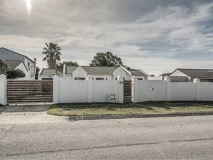 3 Bed House in Charlo