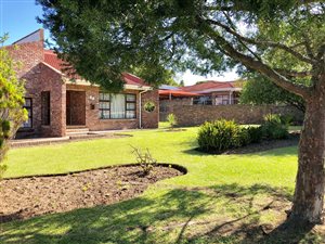 4 Bed House in Loerie Park