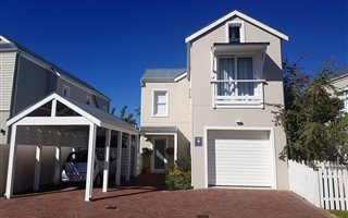 2 Bedroom House in Thesen Islands