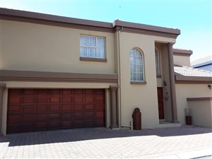 4 Bed House in Highveld