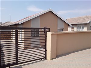 2 Bed House in Cosmo City