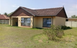 3 Bedroom House in Barry Hertzog Park