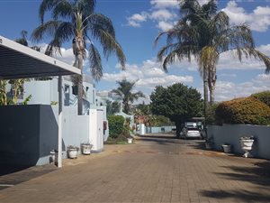 2 Bed Apartment in Weltevreden Park