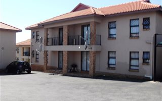 2 Bedroom Flat in Grobler Park