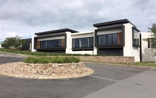 150 m² Commercial space in Beacon Bay