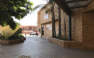 1949 m² Office Space in Edendale