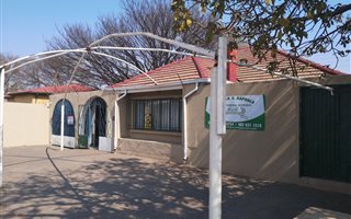 3 Bedroom House in Roodepoort Central
