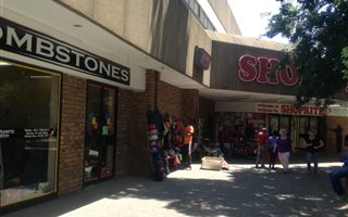 65 m² Retail Space in Nigel Central
