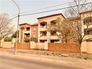 2 Bed Townhouse in Die Hoewes