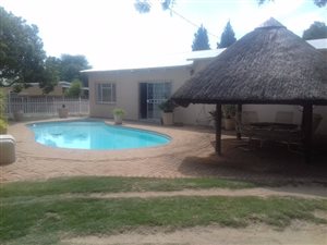3 Bedroom House in Roosheuwel