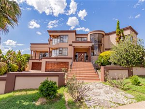 6 Bed House in Blue Valley Golf Estate