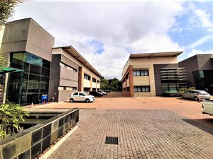 1032 m² Office Space in Dawncliffe