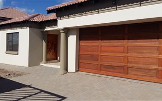 4 Bedroom House in Aerorand
