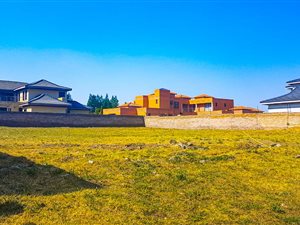 1034 m² Land available in Helderwyk