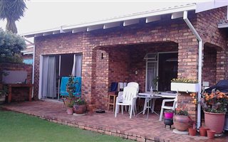 2 Bedroom Simplex in Elma Park