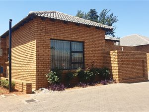3 Bed Simplex in Elandsfontein