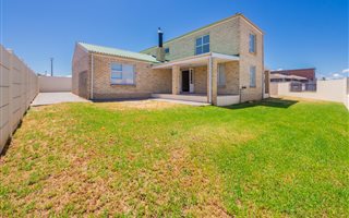 4 Bedroom House in Vredelust