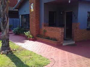 4 Bed House in Laudium