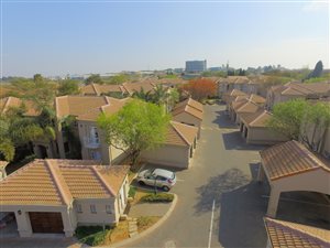 3 Bed Townhouse in Eagle Canyon Golf Estate