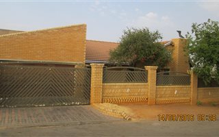 3 Bedroom House in Meadowlands
