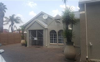4 Bedroom House in Newlands