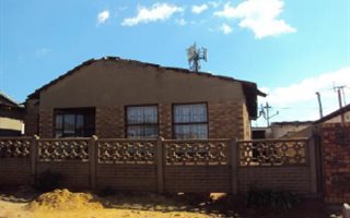 3 Bedroom House in Katlehong