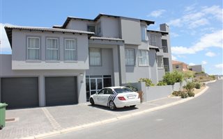 3 Bedroom House in Calypso Beach