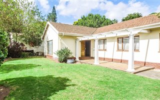 6 Bedroom House in Escombe