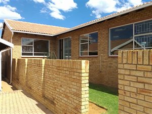 3 Bedroom Townhouse in Noordheuwel