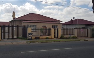 2 Bedroom Garden Cottage in Krugersdorp West