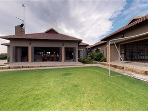 8 Bed House in Rynfield AH