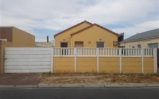 2 Bedroom House in Strandfontein