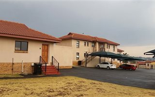 2 Bedroom Apartment in Roodepoort Central
