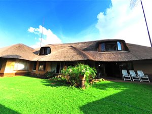 8 Bed House in Meyerspark