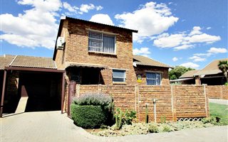 2 Bedroom Townhouse in Allens Nek
