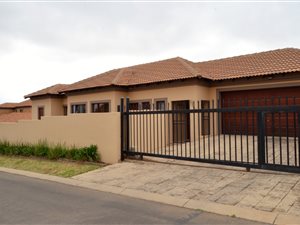 3 Bed House in Amberfield Manor