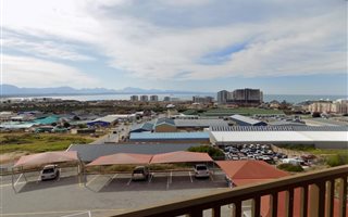 2 Bedroom Apartment in Voorbaai