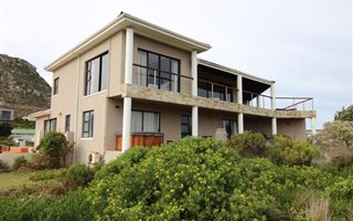3 Bedroom House in Pringle Bay