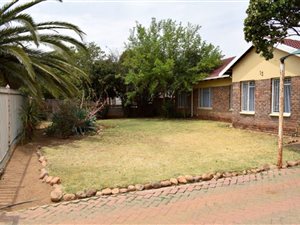 4 Bed House in Riamarpark