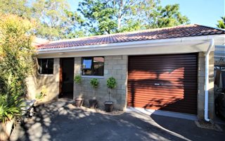 6 Bedroom House in Berea