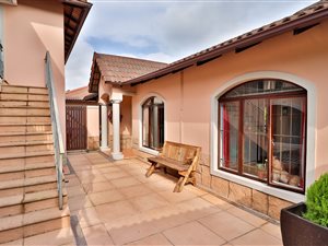 4 Bed Townhouse in Waterfall