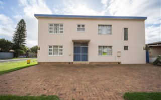 4 Bedroom House in Gordons Bay Central
