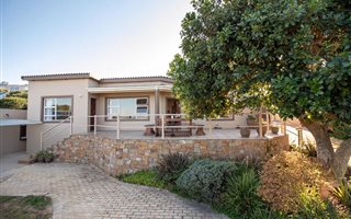 5 Bedroom House in Kenton-on-Sea