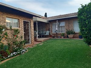 3 Bed Townhouse in Roodekrans