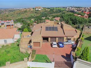 6 Bedroom House in Winchester Hills
