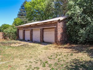 321 m² Land available in Dersley