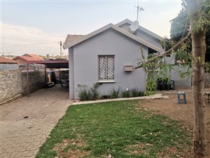 3 Bed House in Olievenhoutbosch
