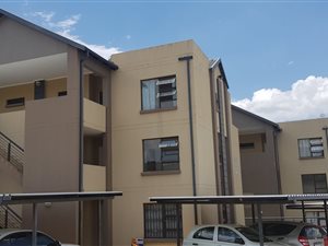 2 Bed Apartment in Ruimsig