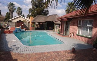 4 Bedroom House in Unitas Park