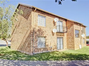 2 Bed Apartment in Weltevreden Park